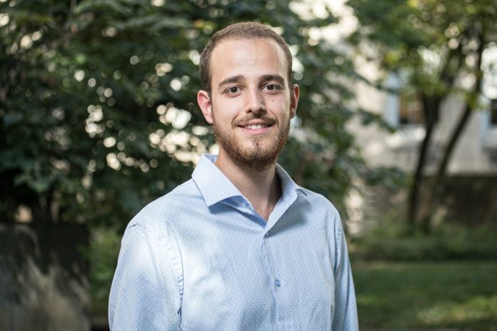 Η γενιά που αλλάζει την ιατρική: Ο 28χρονος Έλληνας βιολόγος πίσω από νέα θεραπεία και την επόμενη μάχη κατά του καρκίνου