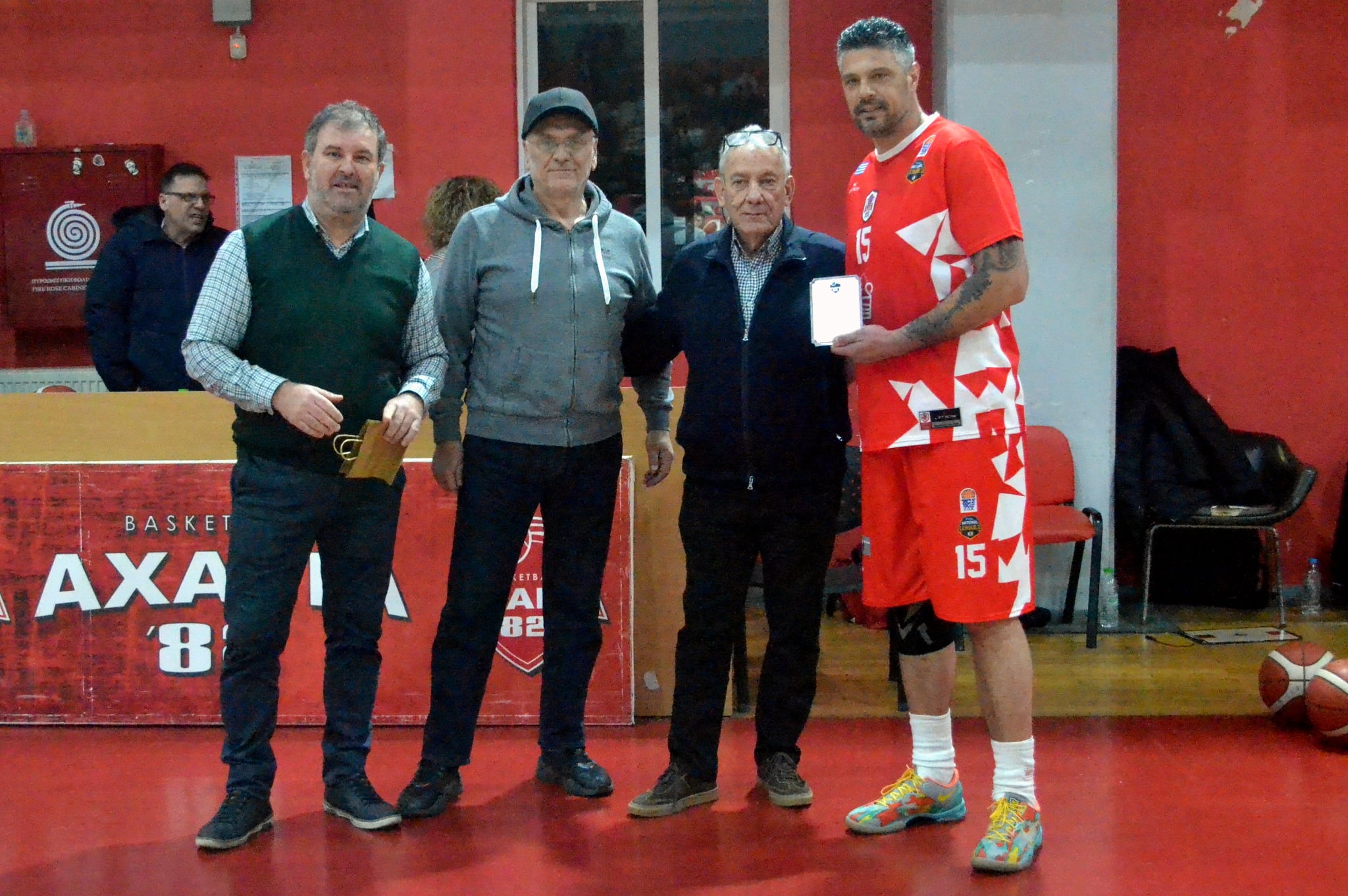 H Αχαγιά ’82 τίμησε τον Θανάση Νικολόπουλο