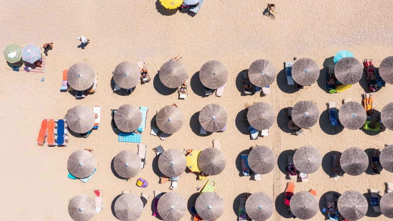 Πρόγραμμα ηλεκτρονικών δημοπρασιών για οργανωμένες παραλίες και αιγιαλούς – Έως πότε θα διαρκέσει