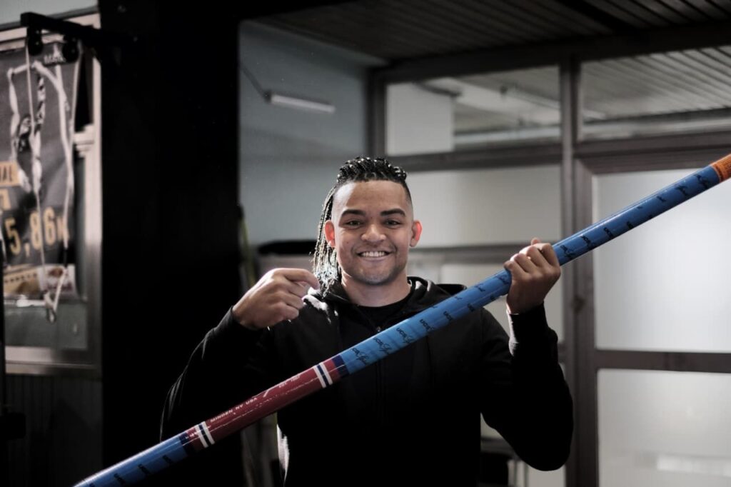 Στίβος: Με νέα κοντάρια για υψηλότερες πτήσεις ο Καραλής