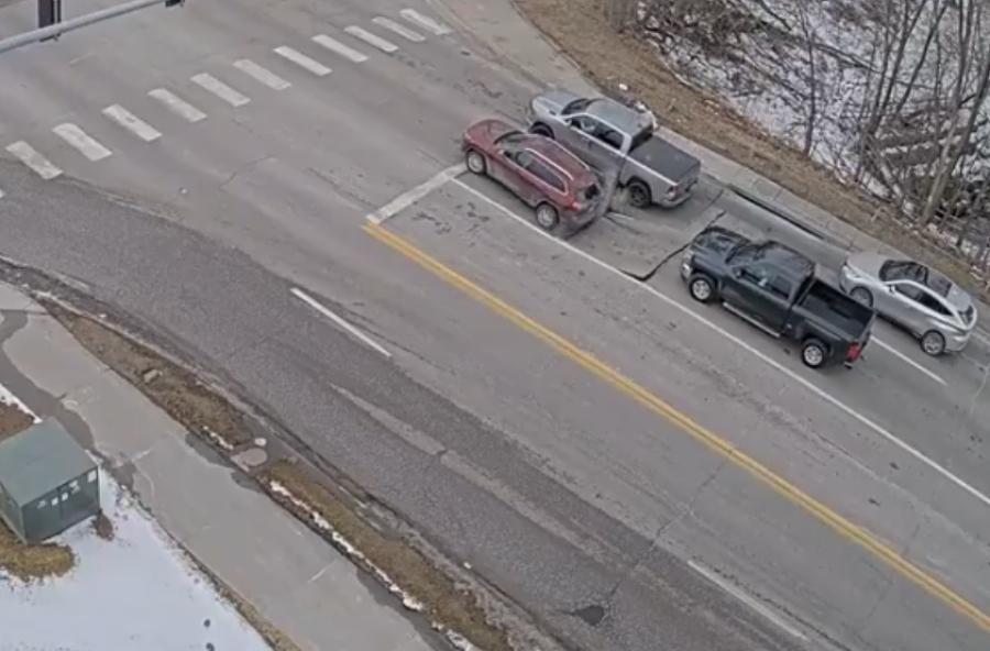 ΗΠΑ: Άνοιξε η γη και… «κατάπιε» αυτοκίνητα [video]