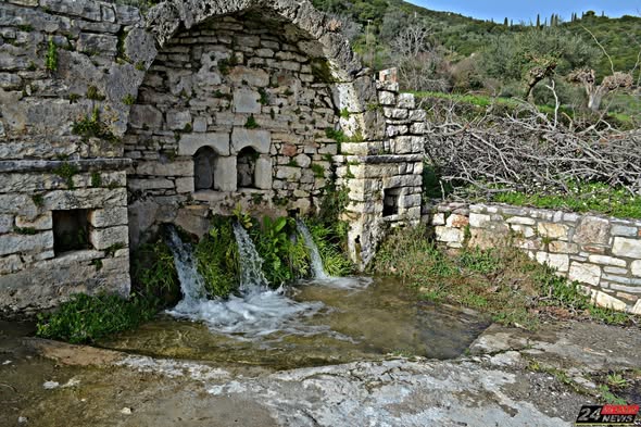 Ν. Φιγαλεία: Υπερχείλισε η ιστορική βρύση ”ΚΑΜΑΡΙ” στο Μοναστήρι