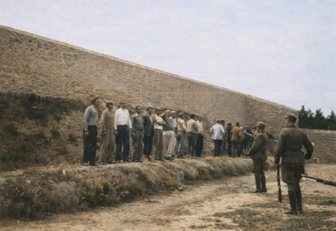 Καισαριανή: Δρομολογούνται διαδικασίες από το ΥΠΠΟ για τις φωτογραφίες με τους 200 εκτελεσθέντες – Τι λέει ο συλλέκτης που τις έχει