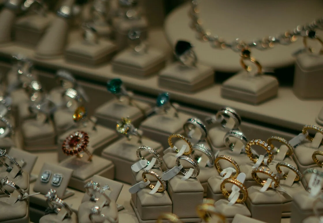 Κομοτηνή: Γυναίκα έκλεψε κοσμηματοπωλείο και έριξε υδροχλωρικό οξύ σε υπάλληλο για να ξεφύγει