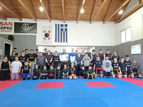 Panagiotopoulos Team – Εξετάσεις έγχρωμων ζωνών Kick Boxing με 50 αθλητές