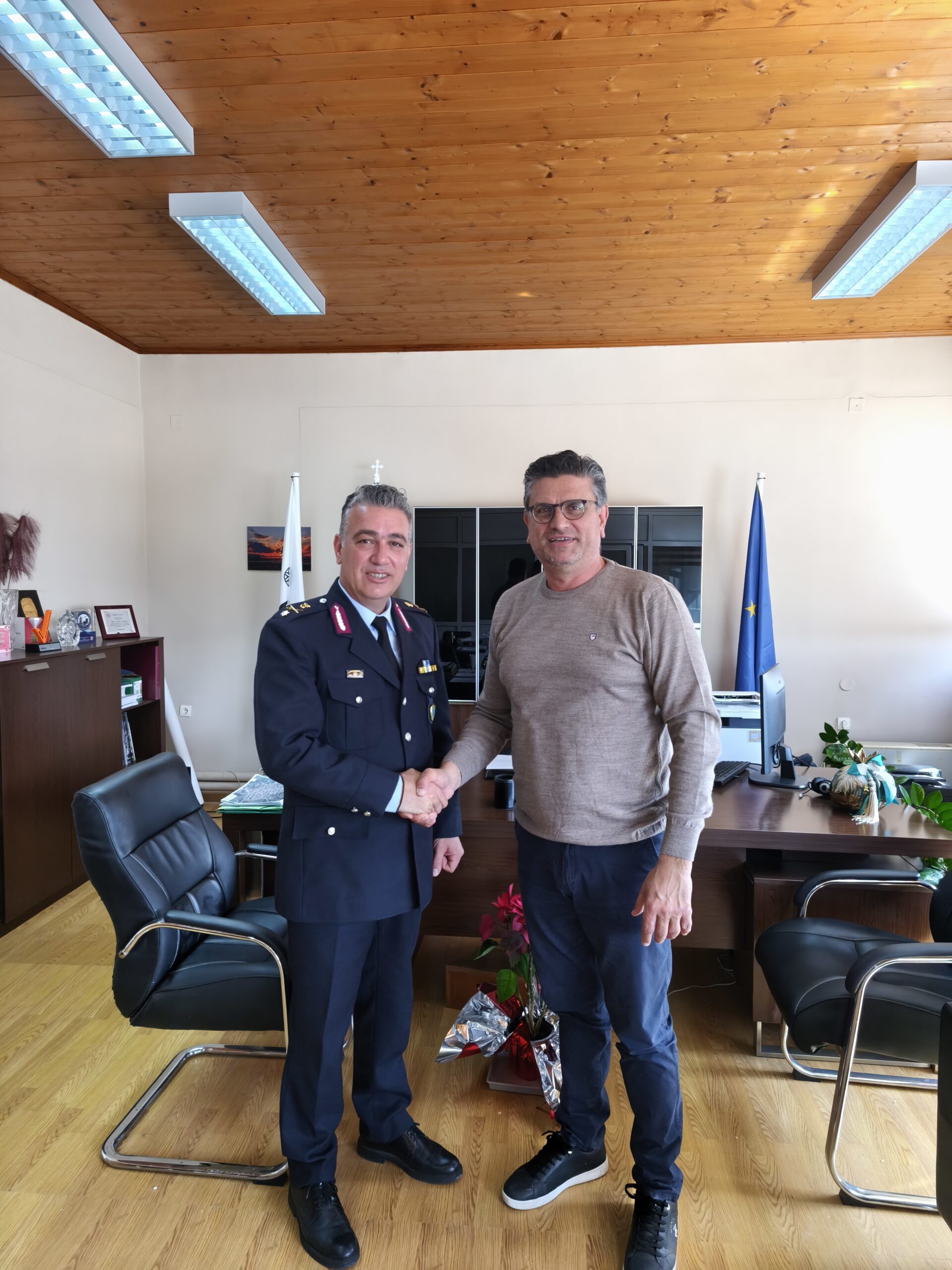 Εθιμοτυπική και  ταυτόχρονα ουσιαστική η συνάντηση του Δημάρχου Ανδραβίδας-Κυλλήνης με τον νέο Αστυνομικό Διευθυντή Ηλείας