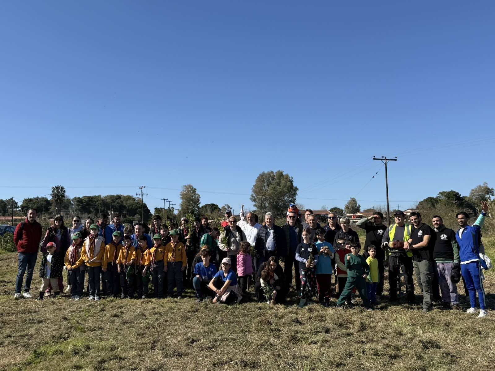 Έτρεξαν, φύτεψαν, γιόρτασαν την άνοιξη στο αλσύλλιο Σπιάτζας