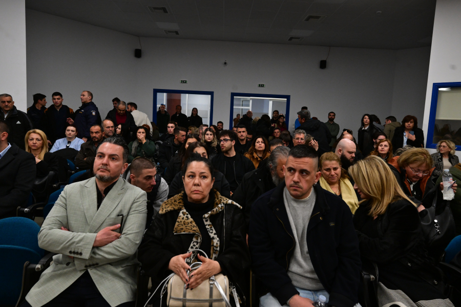 Τέμπη: Μπροστά σε αδιέξοδο το δικαστήριο – «Βατερλώ» η επιλογή της αίθουσας