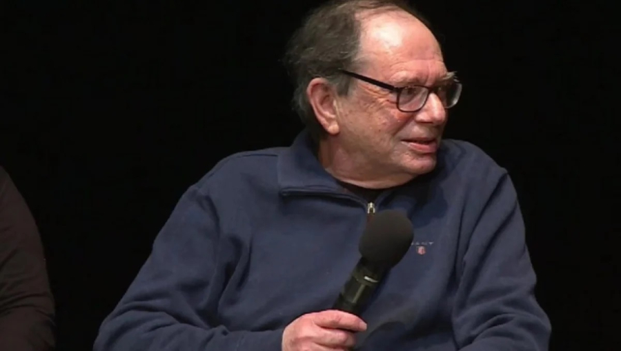 Τ. Κατσιμάρδος: «Κατά λάθος» καθιερώθηκε η στρατιωτική παρέλαση το 1875 «εν μέσω νεκρικής σιγής»…