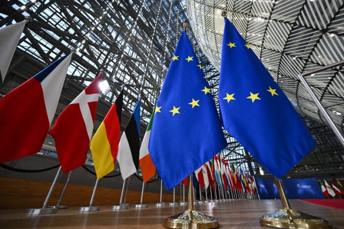 «Δεν υπάρχουν άμεσες ελλείψεις πετρελαίου» στην Ευρώπη, διαβεβαιώνουν οι Βρυξέλλες