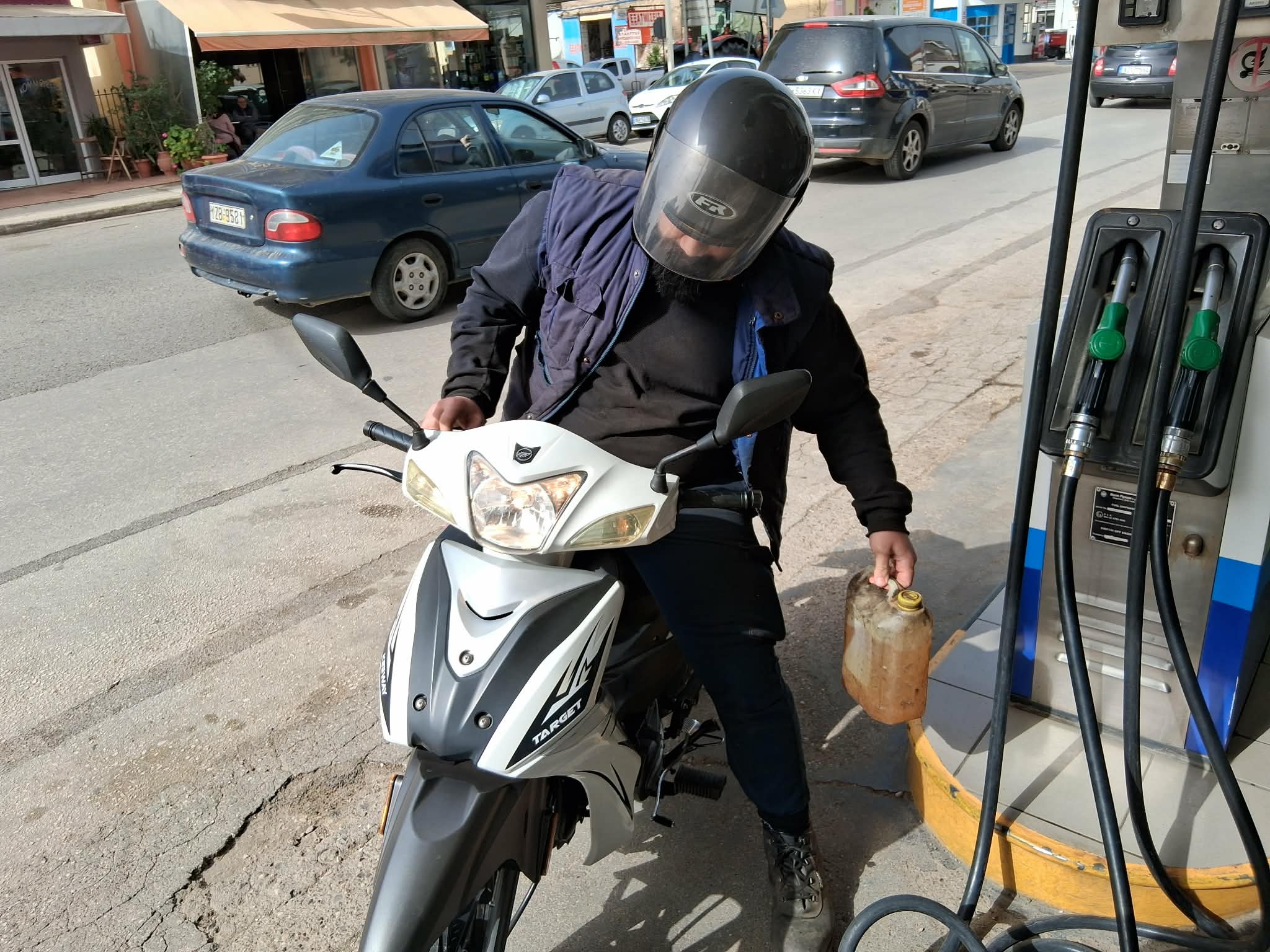 Στο όριο των 2€ η βενζίνη, επιχειρηματική ανησυχία για το ενεργειακό