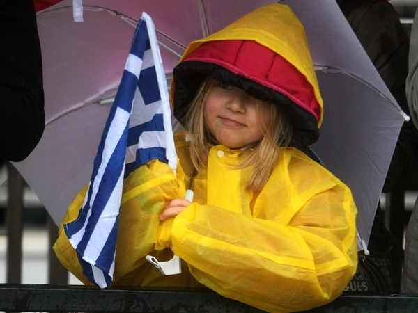 Καιρός: Δεν μας χαρίζεται η 25η Μαρτίου – Βροχές και καταιγίδες μέχρι το μεσημέρι της Τετάρτης