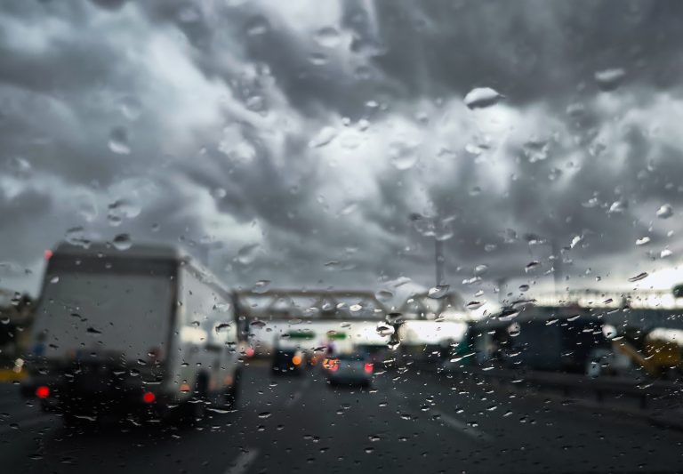 Σε κόκκινο συναγερμό 7 περιοχές για την κακοκαιρία Erminio – Τι ισχύει για σχολεία και εργαζόμενους