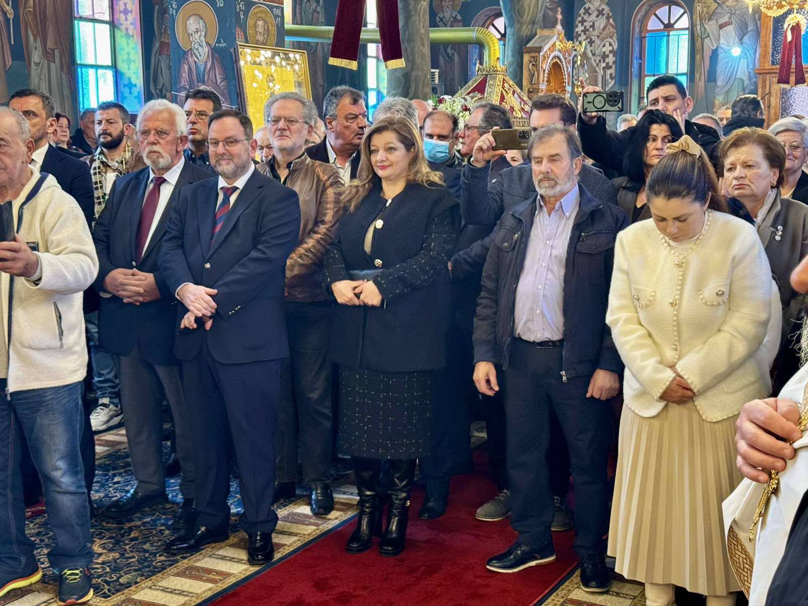 Κακόβατος: Πλήθος πιστών στον εορτασμό των Αγίων Θεοδώρων – Θεσμικές παρουσίες και εθιμοτυπικό γεύμα στις «Μουριές»