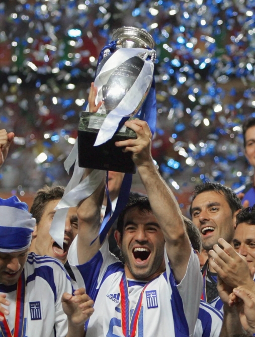 Η UEFA ευχήθηκε χρόνια πολλά στην Ελλάδα με Καραγκούνη