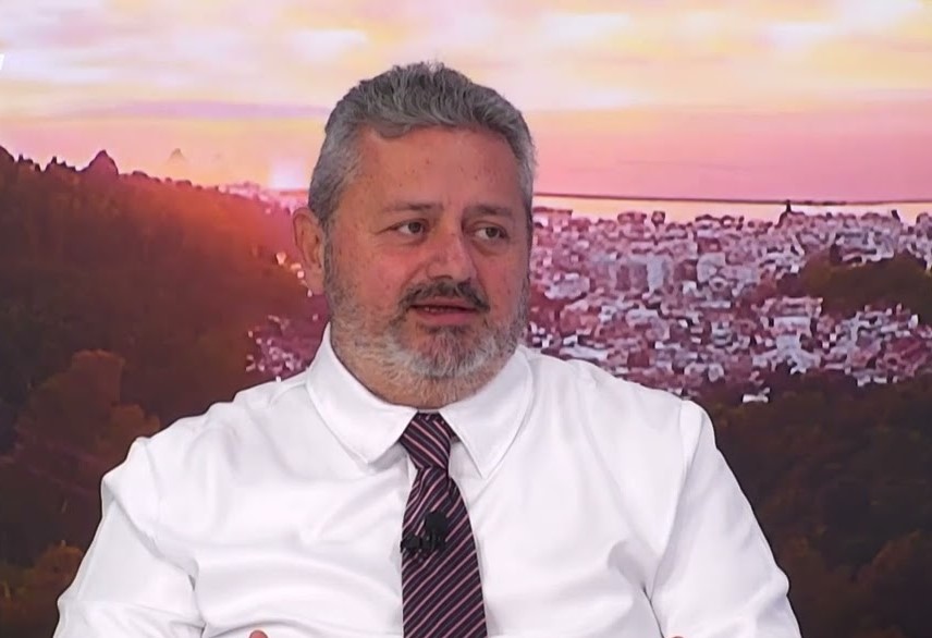 Γιώργος Καρβουνιάρης: Η αθόρυβη σήψη του συστήματος Μητσοτάκη