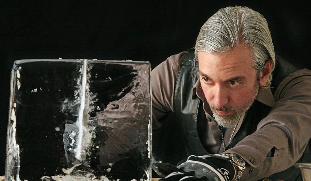 Από μπάρμαν έγινε εκατομμυριούχος πουλώντας παγάκια