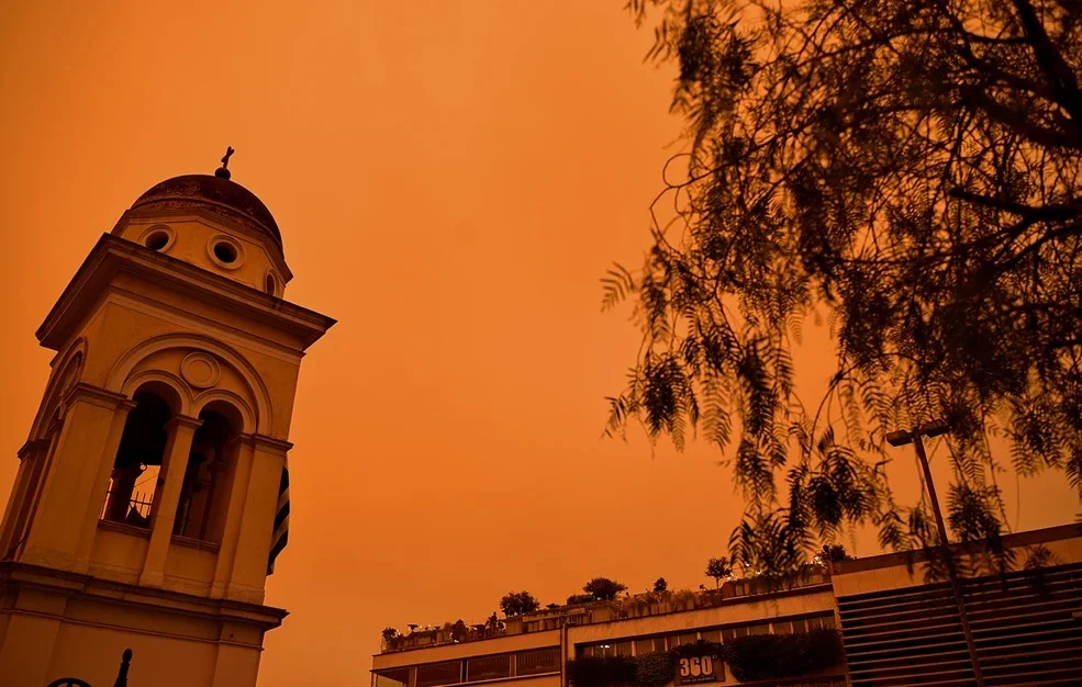Αφρικανική σκόνη, βροχή και… λάσπη, το κοκτέιλ που σκεπάζει τη χώρα
