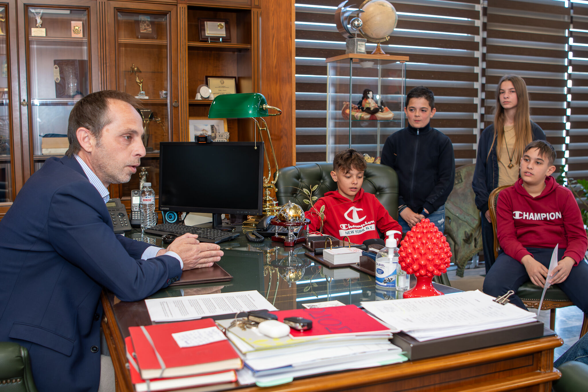 Δεκαπέντε μικροί δημοσιογράφοι από το Πελόπιο… «ανέκριναν» τον Δήμαρχο Αρχ. Ολυμπίας!