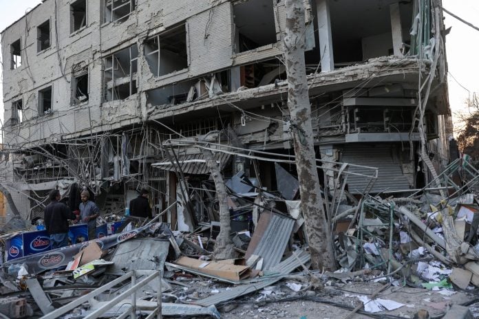 Ορατός ο κίνδυνος ολοκληρωτικού πολέμου στην Μέση Ανατολή – Παράθυρο για χερσαία επέμβαση από τον Τραμπ