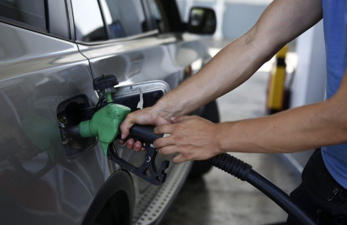 Για πρώτη φορά η χονδρική του πετρελαίου κίνησης ξεπερνά την αμόλυβδη