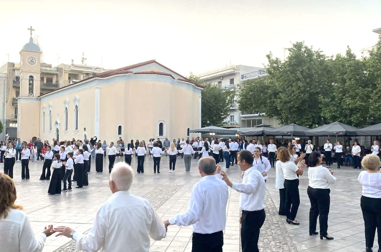 Ο Δήμος Ήλιδας γιόρτασε με μια μεγάλη μουσικοχορευτική εκδήλωση στην πλατεία Αγ. Αθανασίου, την Παγκόσμια Ημέρα Χορού»