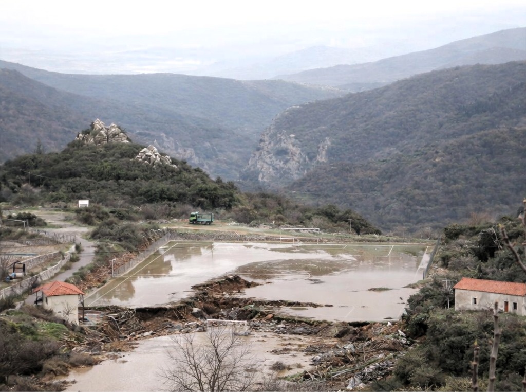 Βούλιαξε το νέο γήπεδο Δημητσάνας από τις πλημμύρες (φωτό)