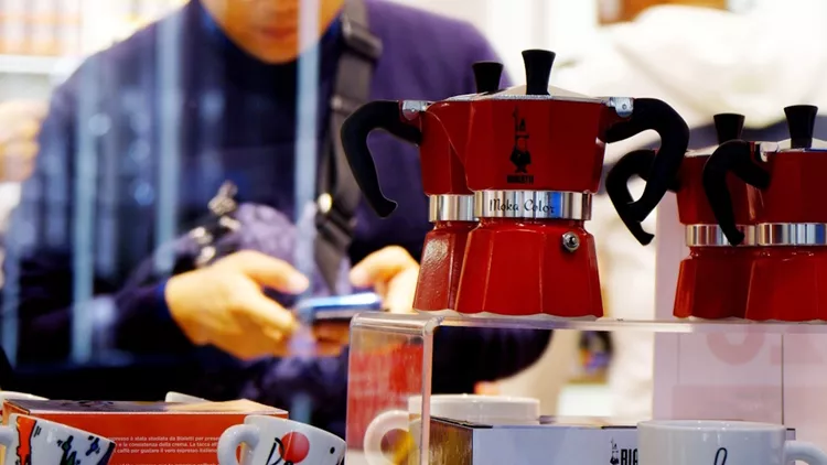 Ιδιαίτερα δημοφιλής τη δεκαετία του ’70, αυτή η vintage καφετιέρα, κάνει δυναμικό comeback