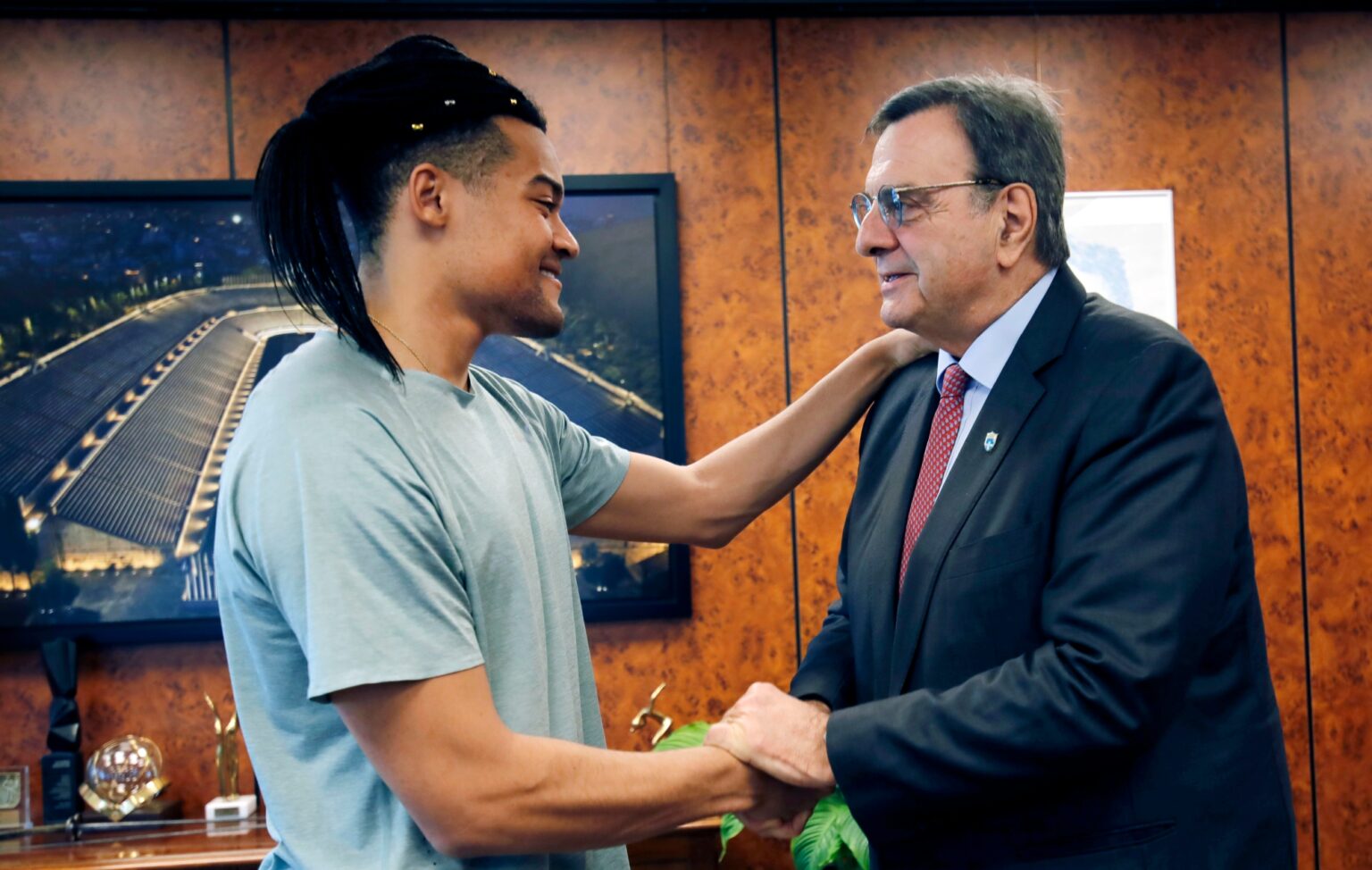 H Ελληνική Ολυμπιακή Επιτροπή επιβραβεύει τον Εμμανουήλ Καραλή για το ασημένιο στο Παγκόσμιο Πρωτάθλημα