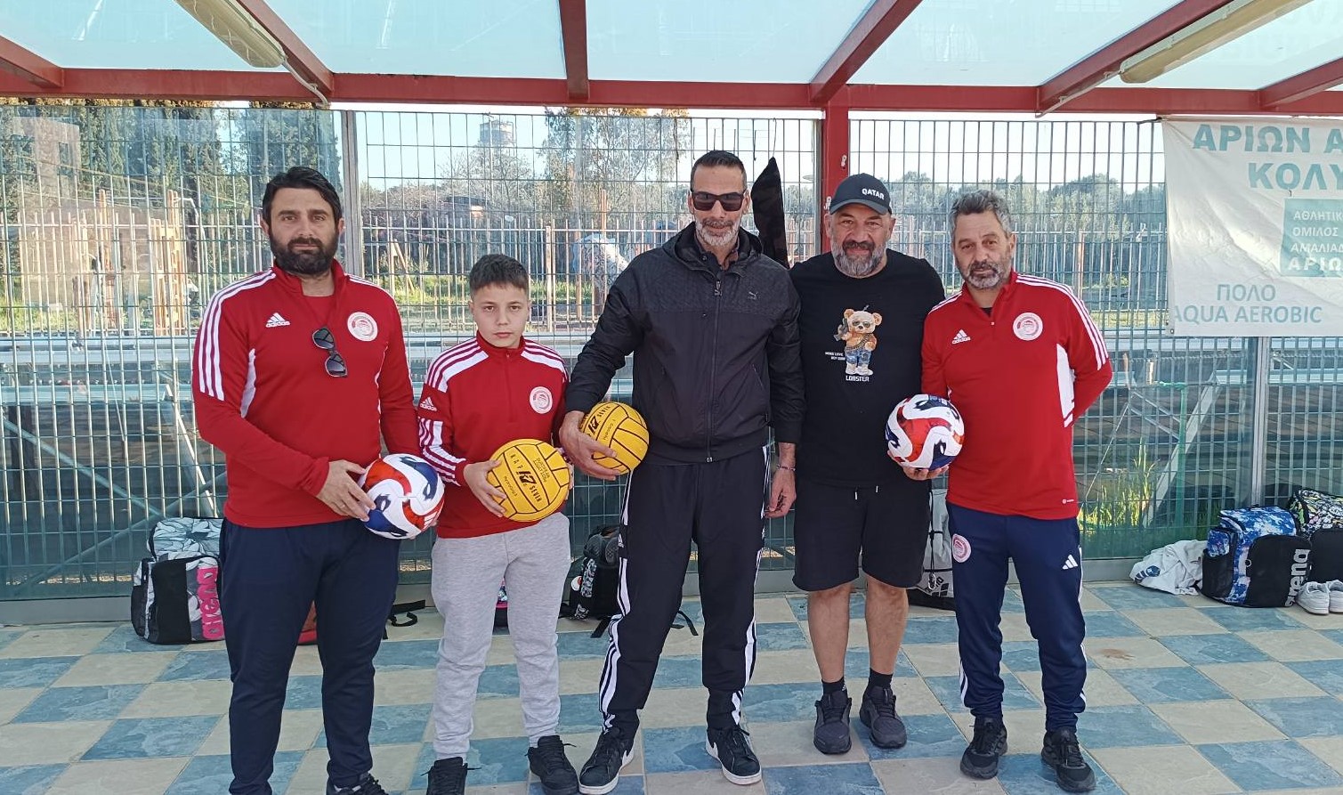 Ξανά στην Αμαλιάδα η ομάδα κολύμβησης του Ολυμπιακού-Δωρεά αθλητικού υλικού σε σωματεία του Δήμου Ήλιδας