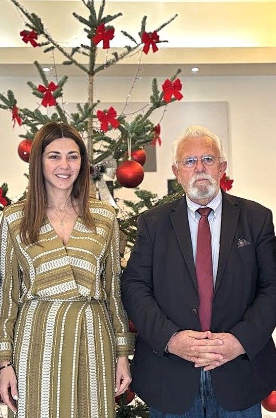 Τέλος σε μια εκκρεμότητα δεκαετιών – Παραχωρήθηκε από το Υπουργείο Παιδείας στον Δήμο Ήλιδας η πλατεία Κουρούτας