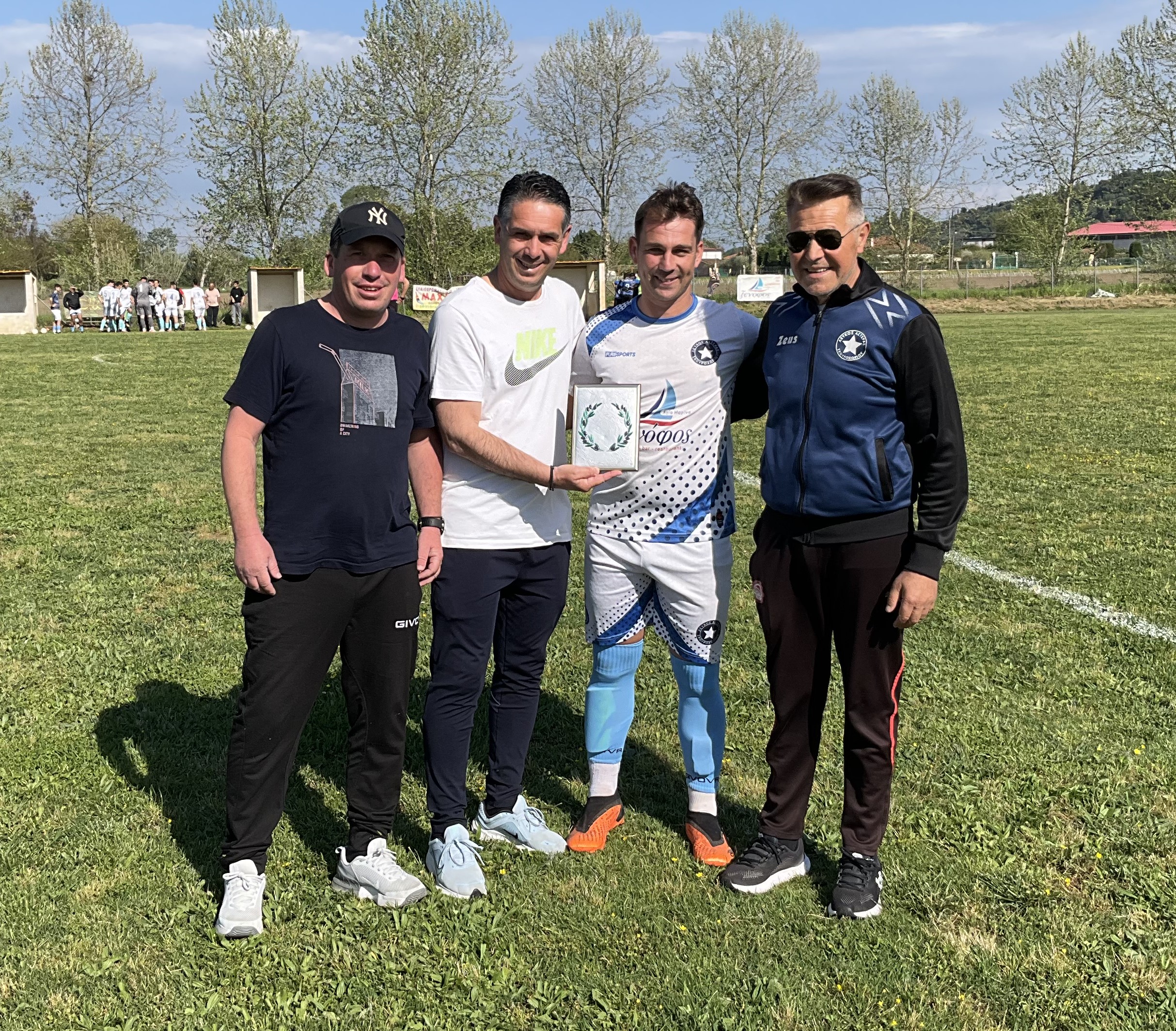 Ο Λ. Αστέρας Σκουροχωρίου βράβευσε τον Διονύση Σταματελάτο