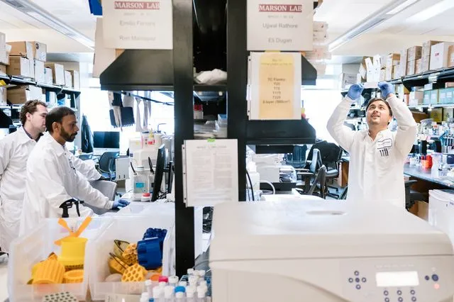 Χαρτογράφησαν πώς ο HIV καταλαμβάνει τα ανθρώπινα κύτταρα