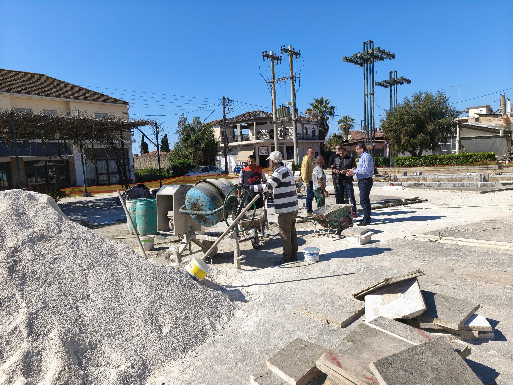 Δήμος Ανδραβίδας-Κυλλήνης: Σε πλήρη εξέλιξη οι εργασίες ανάπλασης στην Πλατεία Αγίας Σοφίας – Αυτοψία από τη Δημοτική Αρχή