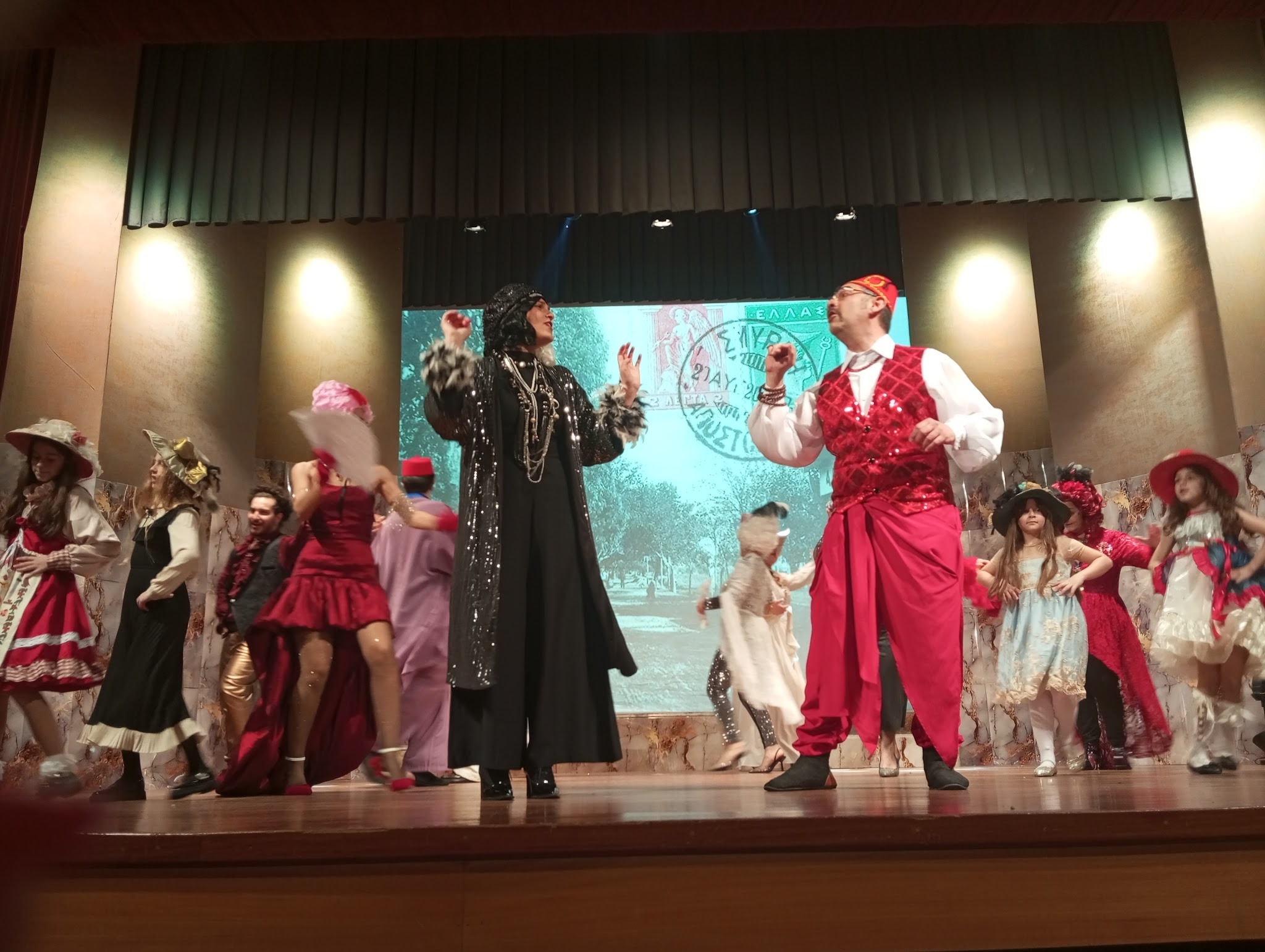 Ο ΔΟΥΡΕΙΟΣ ΙΠΠΟΣ ζωντανεύει το μεγαλείο του Γκολντόνι με μια έκρηξη ερμηνειών