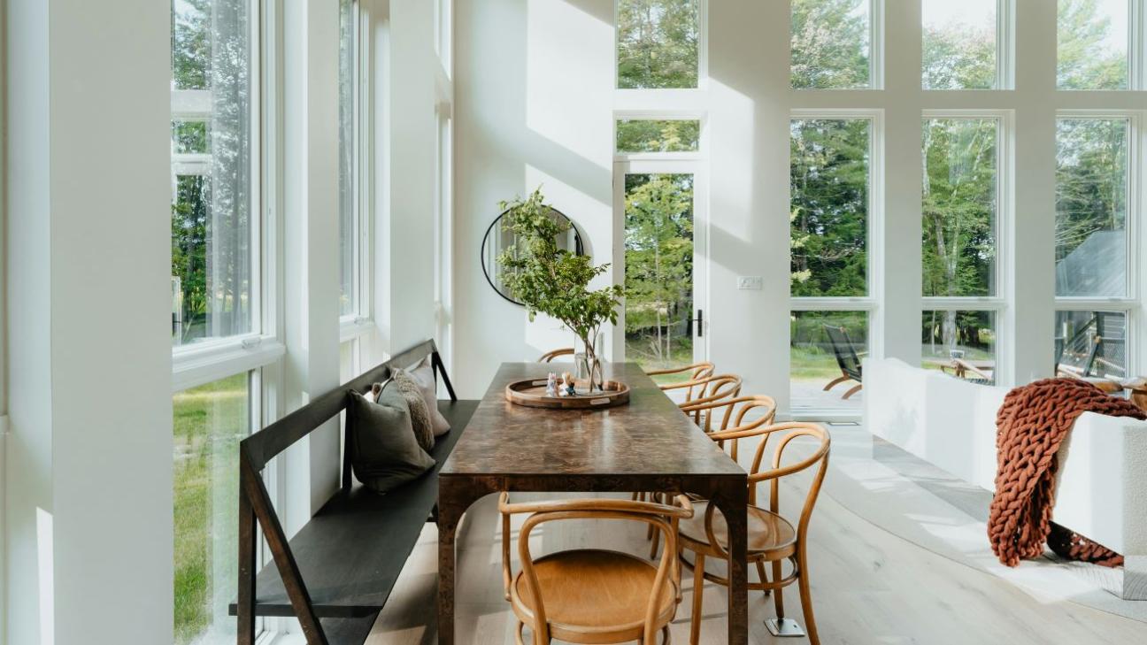 Τέλος τα στόρια στα παράθυρα: Αυτή η κομψή διαμόρφωση τα αντικαθιστά παντού αυτή την άνοιξη