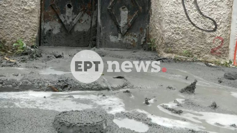 «Ποτάμι» υγρού τσιμέντου πλημμύρισε δρόμους στην Κυψέλη
