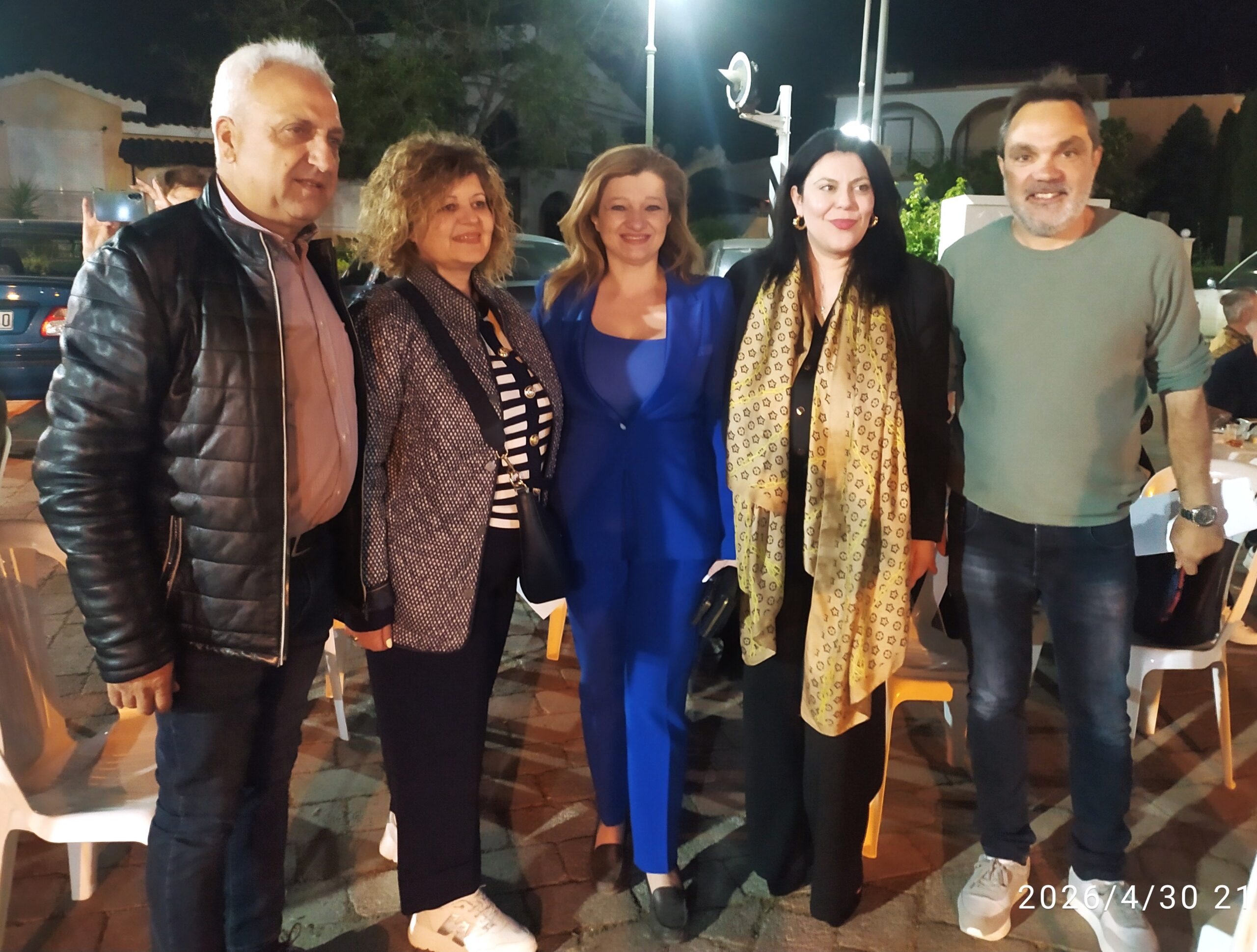 Μια μαγική νύχτα στο Στρέφι: Αναβίωσε η «Μαγιόφωτια» σε μια βραδιά γεμάτη φως, κέφι και φιλοξενία