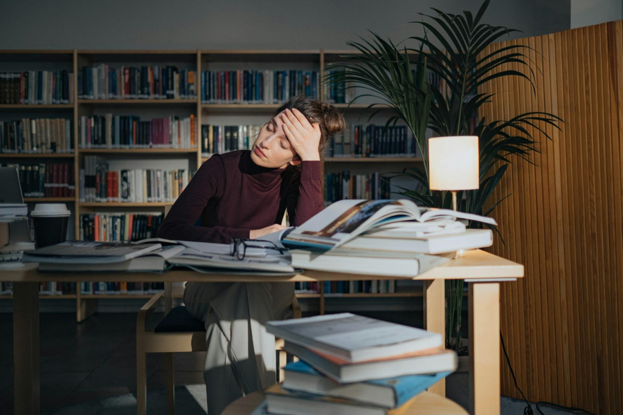 Burnout: Οι εργαζόμενοι καταρρέουν, οι οικονομικοί δείκτες απογειώνονται