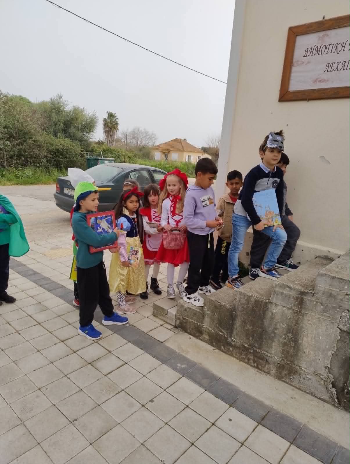 Όμιλος Φίλων Δημοτικής Βιβλιοθήκης Λεχαινών: Eπίσκεψη της Β΄ τάξης του 1ου Δημοτικού Σχολείου Λεχαινών στη Δημοτική Βιβλιοθήκη