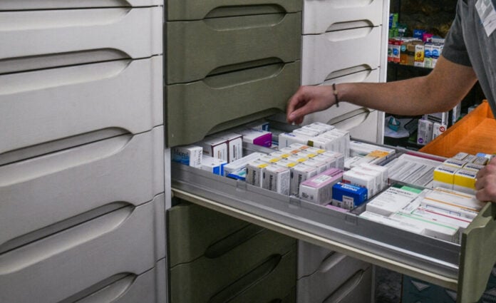 Σαρωτικοί έλεγχοι για ψευδεπίγραφα φάρμακα και απόσυρση προϊόντων κάνναβης από περίπτερα και μίνι μάρκετ