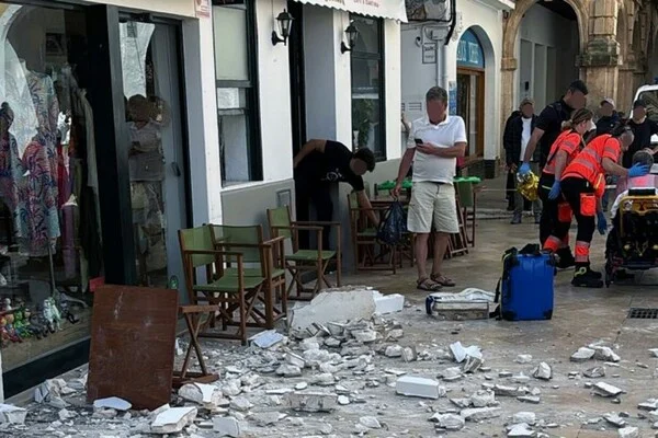 Ισπανία: Ελληνίδες τουρίστριες τραυματίστηκαν στη Μινόρκα μετά από κατάρρευση τμήματος κτιρίου