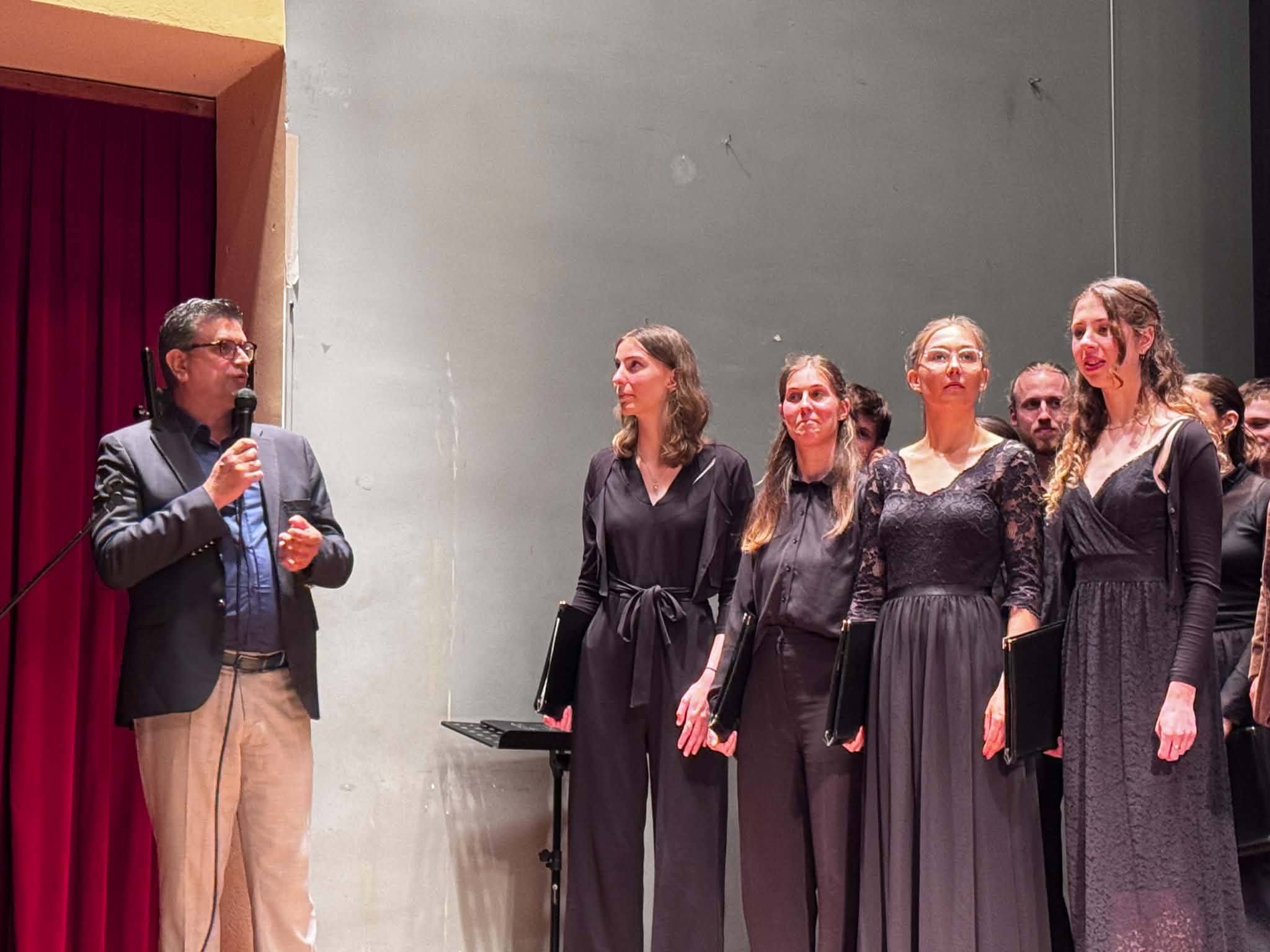 Με απόλυτη επιτυχία και πλήθος κόσμου πραγματοποιήθηκε η συναυλία της Χορωδίας του Πανεπιστημίου Έρλανγκεν στο Σινέ Άστρον στα Λεχαινά