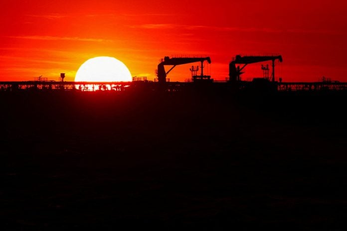 Βυθίζεται το πετρέλαιο, πάρτι με νέα ρεκόρ στις αγορές – Πόσο γρήγορα θα ανοίξουν τα Στενά του Ορμούζ
