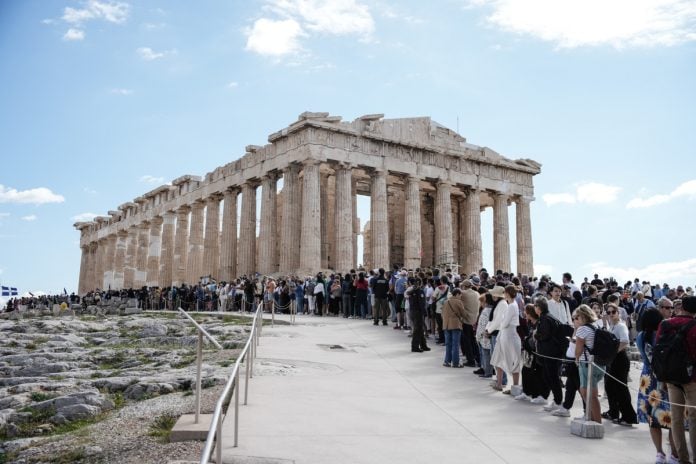 Εκρηκτικό «άλμα» στον τουρισμό το α’ τρίμηνο: Εκτινάχθηκαν κατά 64% οι εισπράξεις, αυξημένες κατά 38% οι αφίξεις