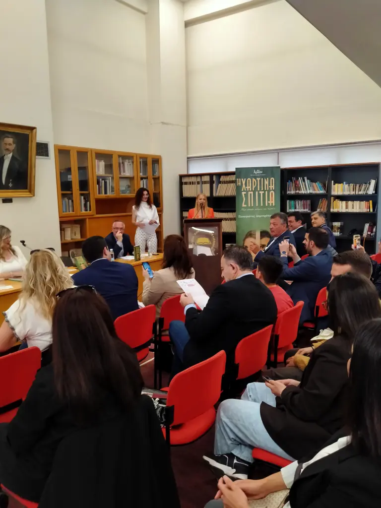 Μια βραδιά λόγου, μουσικής και συγκίνησης στη Δημόσια Κεντρική Βιβλιοθήκη  Πύργου: Παρουσίαση του βιβλίου «Τα Χάρτινα Σπίτια»