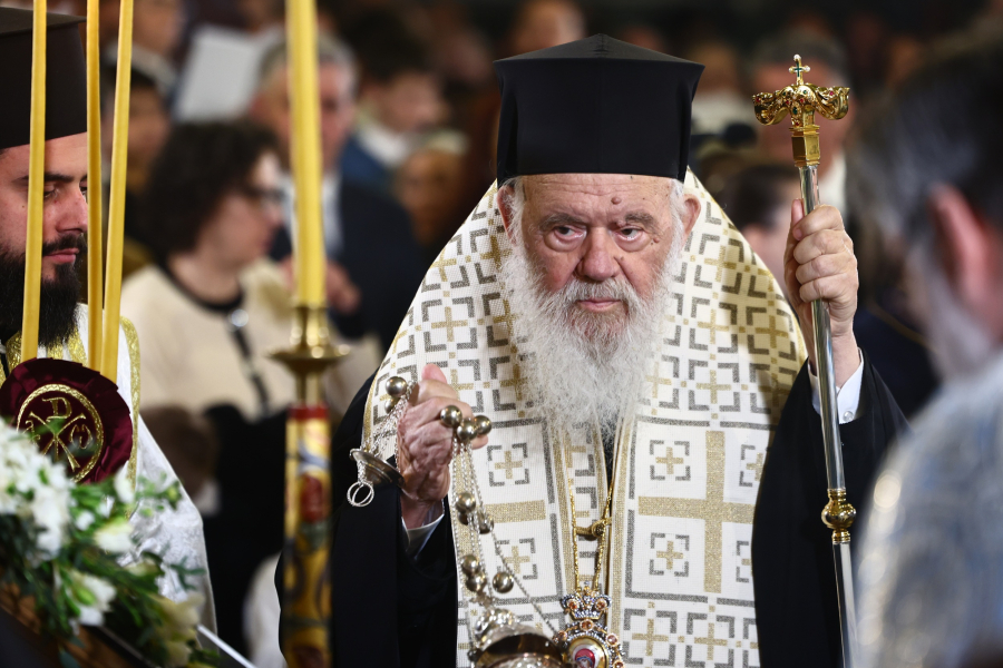 Η κυβέρνηση δίνει αυξήσεις 120% στο μισθούς των Αρχιερέων