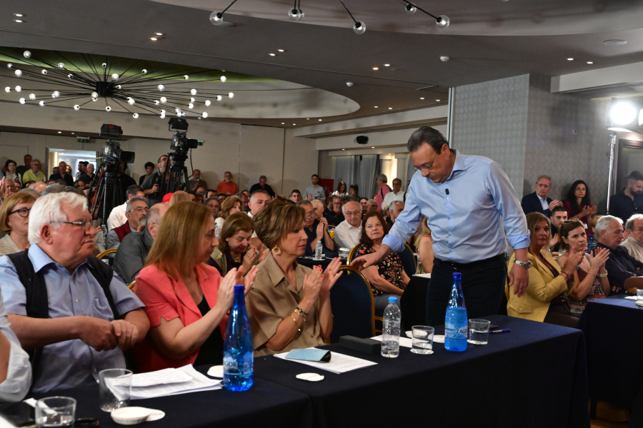 Ξεκινούν οι αποχωρήσεις – Παραιτήσεις και στο επιτελείο του Φάμελλου – Ο αργός και βασανιστικός θάνατος του ΣΥΡΙΖΑ