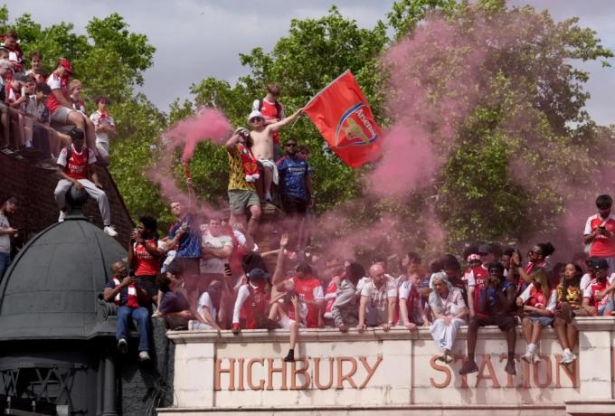 Μαχαιρώματα και συλλήψεις στη φιέστα της Άρσεναλ