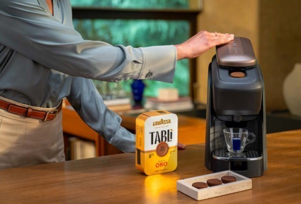 Η μάχη του espresso: H Lavazza πρώτη λανσάρει ταμπλέτες καφέ αντί για κάψουλες